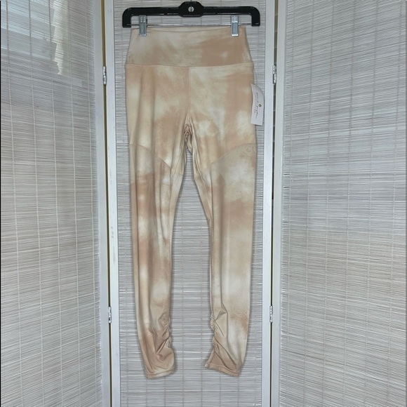Spiritual Gangster Cloud Leggings Pink Blend Size M Soft New with Tags - Picture 1 of 8